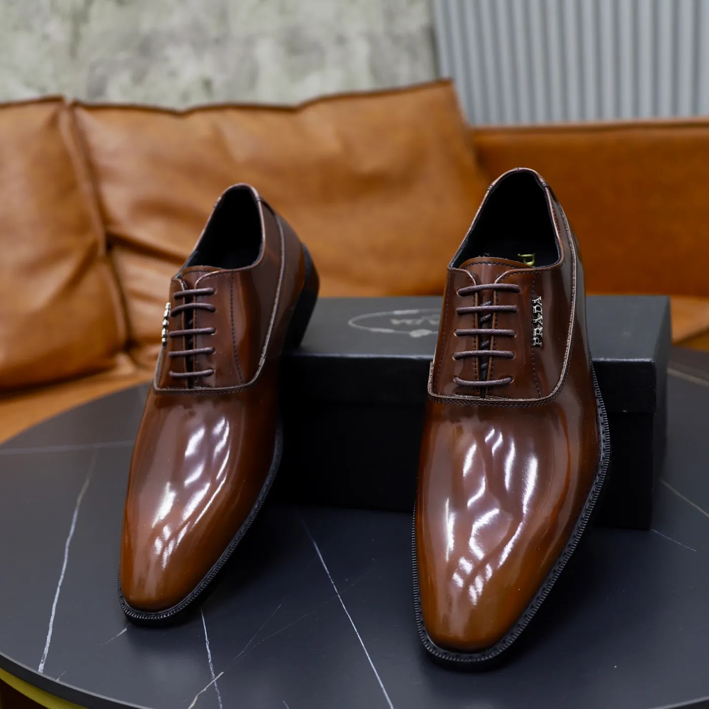 Ex-factory price: 540💰🙅‍♂️🙅‍♂️🙅‍♂️ Brand: PRADA Standard code: Men's code 38-44 (45 can be customized) Grade: Same style as the official website Original order quality Material: Original cowhide surface Comfortable cowhide lining Original outsole Style category: Men's fashionable casual leather shoes Distinguished big-name luxury elements Top luxury Color: actual picture color